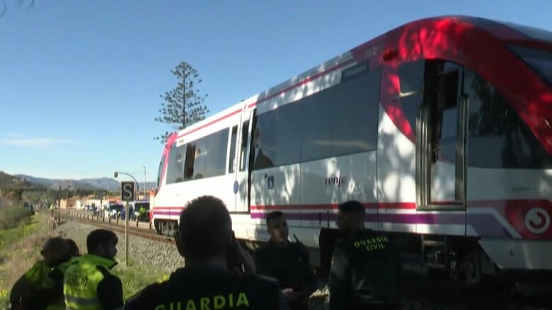 スペインでまた列車事故　電線修理のクレーン車と接触　6人負傷｜FNNプライムオンライン