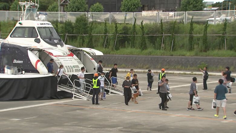 大分空港に到着した第1便
