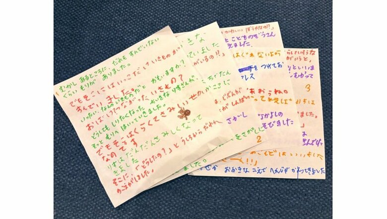 こちらは複数人で「リレー形式で物語を作る」遊びだそう