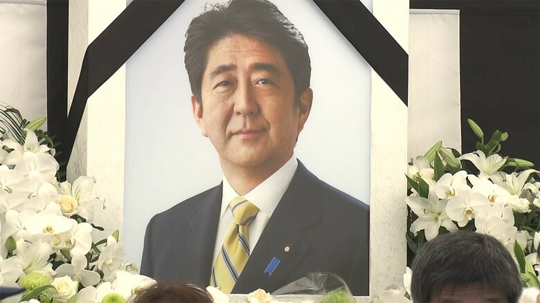 一般向けの献花台は、日本武道館近くの九段坂公園に設置されている。