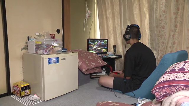 漁がない日は一人でゲーム　