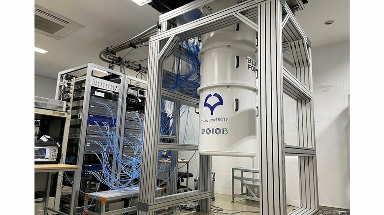 大阪大学量子情報・量子生命研究センターの量子コンピューター