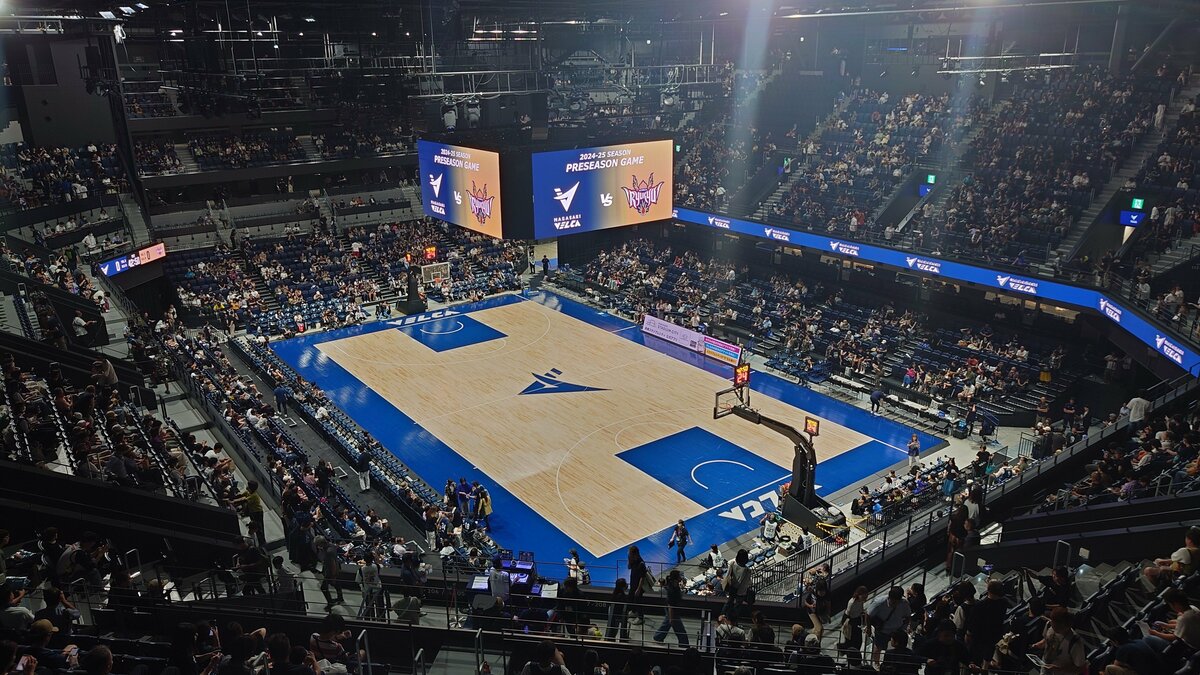 長崎スタジアムシティ・アリーナ初試合に2000人が列 開業前の有観客