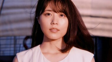 有村架純 白のノースリーブで凜々しい立ち姿 原動力は“めぐり合い”「常に出會いにときめいている」