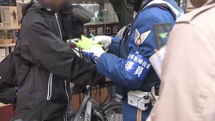自転車「青切符」導入1カ月で2147件交付　制度かたる詐欺未遂も　警察庁「反則金を現場で徴収することない」