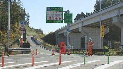 【速報】クマとトラックが衝突　三陸道通行止め　現場に子グマとみられる2頭がとどまる　岩手県　