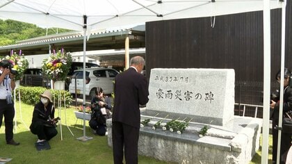 西日本豪雨から8年　愛媛で追悼の祈り　33人が犠牲となった被災地で献花
