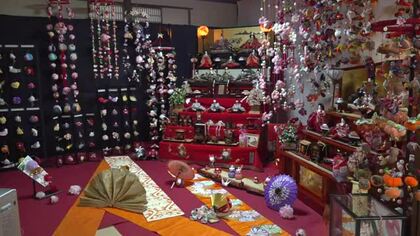 街が“桃の節句”一色に　民家や店舗など61軒がひな人形を一斉に展示　地元名産品がもらえるスタンプラリーも実施　3月3日まで　　　