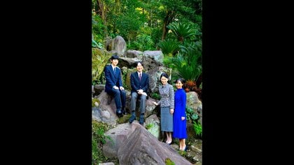 全文】秋篠宮さま59歳の誕生日「長男に手を引かれ」悠仁さまの