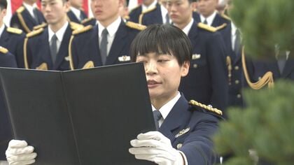 警察学校”で涙の卒業式 子どもと離れ10カ月…一児の母｢かけがえのない