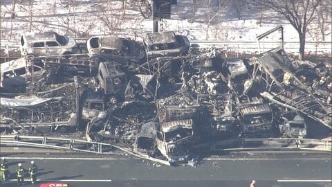 関越道で60台超絡む事故 2人死亡　月夜野ICから湯沢IC間の通行止めが一部解除