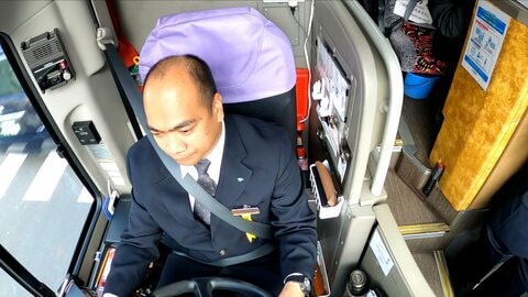 路線バスで初 外国人運転手起用　人手不足解消へ　東京・沖縄で開始