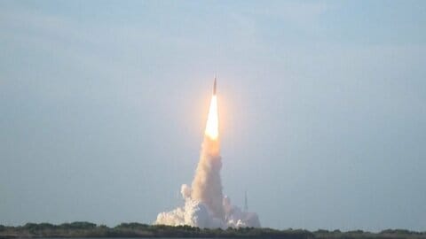 「アルテミス2」打ち上げ成功　アポロ以来半世紀ぶりの快挙　4人の宇宙飛行士が月周回ミッションへ