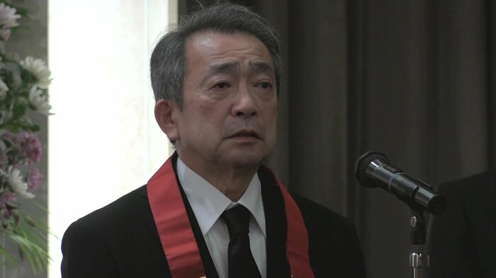 喪主として挨拶をする嘉人さん