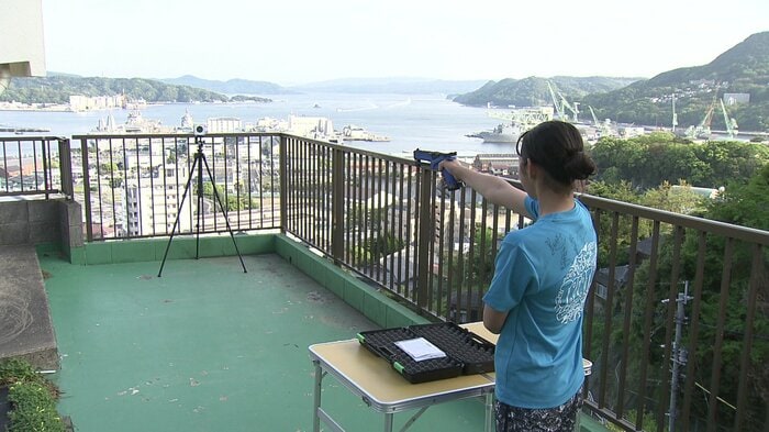 帰宅するとレーザー銃の練習だ