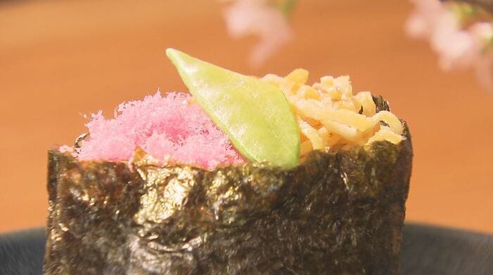 月替わりむすび3月　三色ちらしむすび（イートイン価格400円）