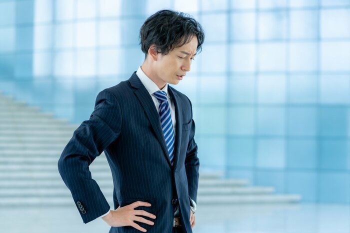 焦燥感や自尊心の低下によってモヤモヤが生まれることも（画像：イメージ）