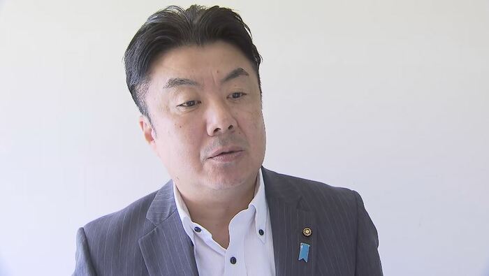 飯山駅前ホテル調停条項案審査特別委の吉越利明委員長