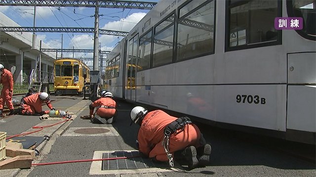 熊本市電での事故想定した救助訓練(熊本)