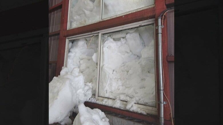 「ここまで降ると逆効果」大雪でスキー場は週末の客“半減” 雪の重さでガラス破損も 駐車場ではスリップ事故｜FNNプライムオンライン