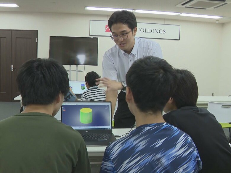 PC画面上で立体図など描く…児童養護施設で暮らす子供たちが職業体験 エンジニア派遣等の会社でCADの操作に挑戦｜FNNプライムオンライン