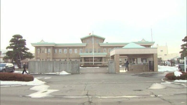 「何度も口頭で指導していたが、改善しないので身体で示すしかないと…」函館少年刑務所の看守部長が受刑者の足を蹴るなどして減給処分＆特別公務員暴行陵虐の疑いで書類送検＜北海道函館市＞｜FNNプライムオンライン