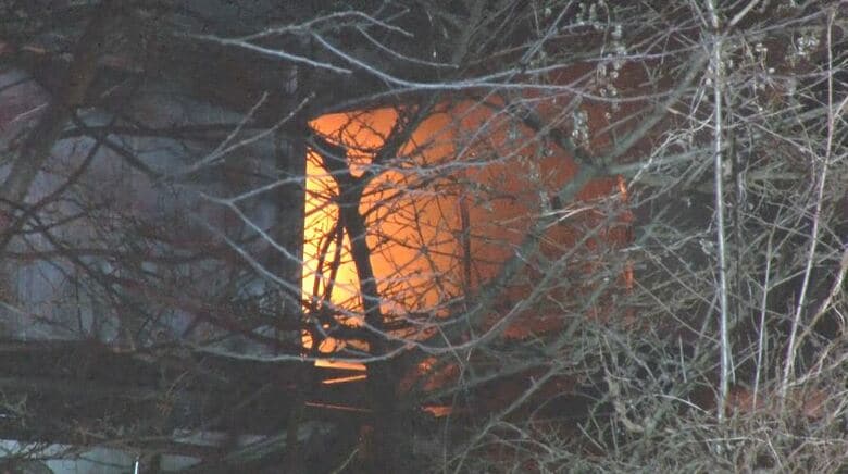 「怖いくらい燃えていた」長野・塩尻市で住宅全焼　2人の遺体発見　高齢の母親と60代の息子と連絡取れず｜FNNプライムオンライン