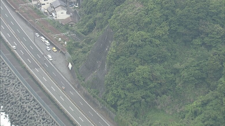 国道1号が一部通行止め  土砂崩れが発生　落石で車パンクも　興津IC付近～寺尾IC付近｜FNNプライムオンライン