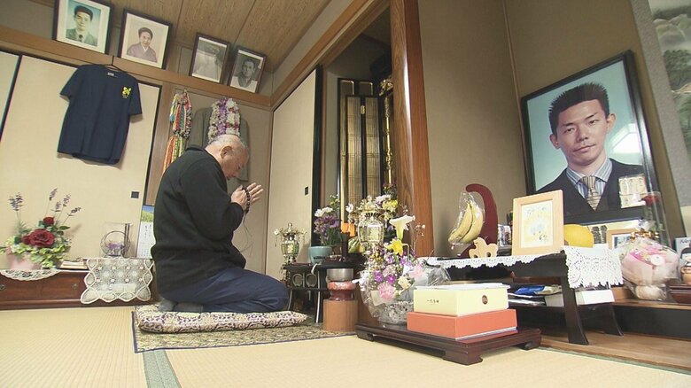 中田さんの実家には今も船内から回収された淳さんのスーツなどが供えられている