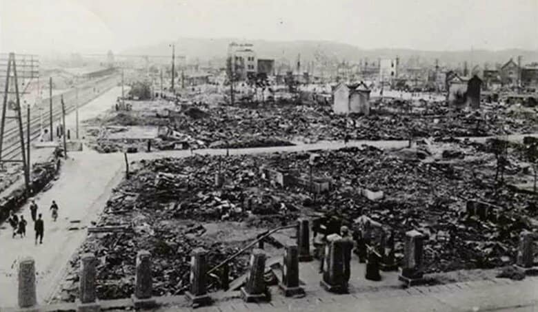 空襲を受けた仙台市街地（提供：仙台市戦災復興記念館）