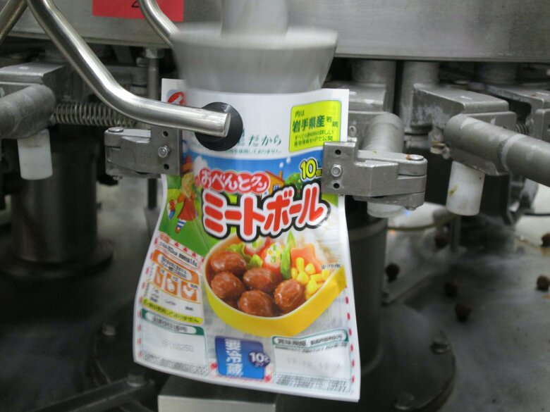 製造の様子（提供：石井食品）