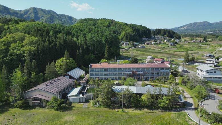 廃校となった小学校の校舎を活用している「戸隠地質化石博物館」