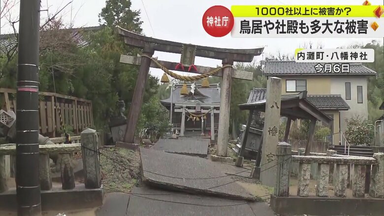 液状化により地面が盛り上がってしまった八幡神社