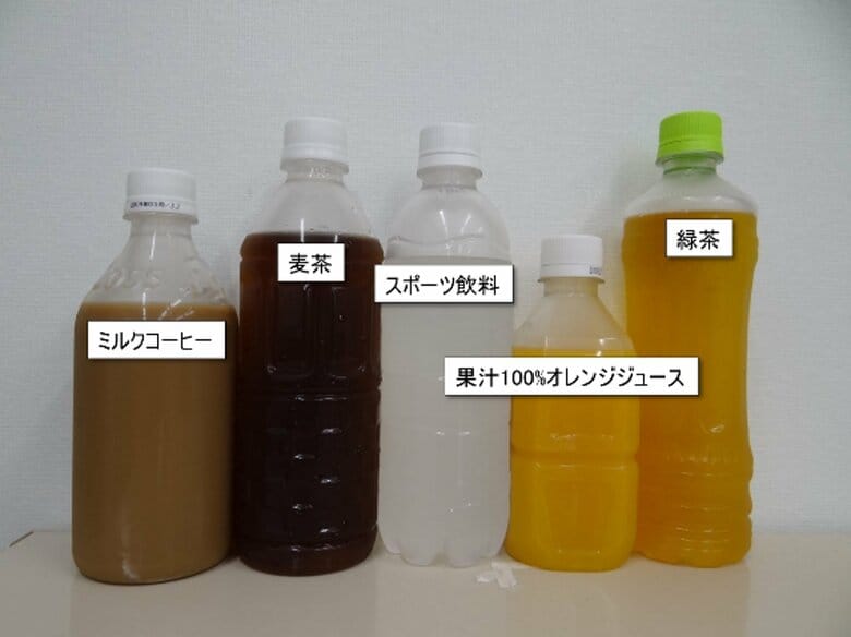 実験に使用したペットボトル飲料5種類（提供：宇都宮市衛生環境試験所）