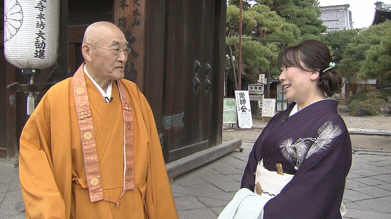 善光寺大勧進にて栢木寛照貫主と村山由佳さんが対談