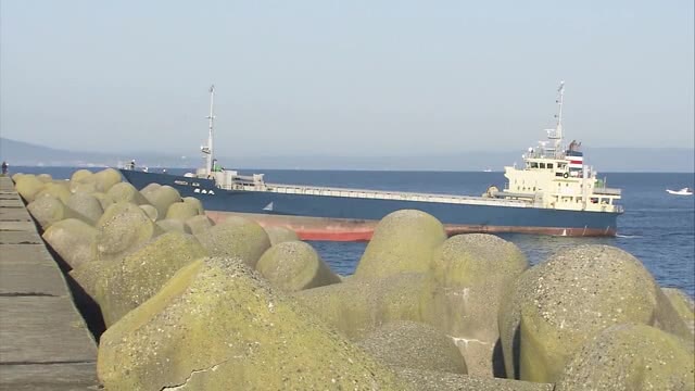 貨物船が座礁 乗組員にけがなし 富山市の岩瀬漁港