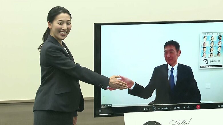 記者会見では、月面探査や年齢などについての質問が相次いだ。