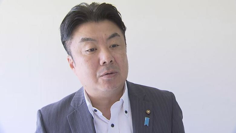 飯山駅前ホテル調停条項案審査特別委の吉越利明委員長