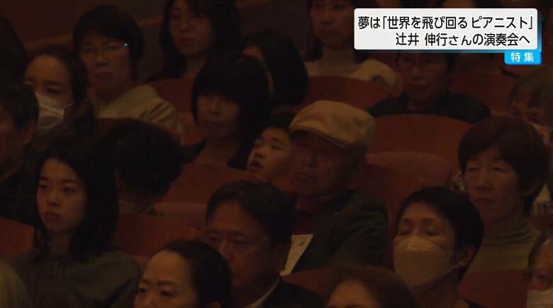 演奏を聴く旬介さん