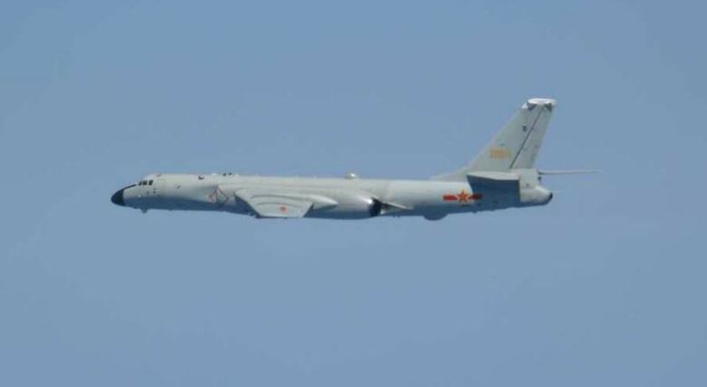 提供：防衛省　中国軍H-6爆撃機（2022年5月）