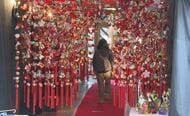 「 春が待ち遠しい」「手作りで温かみある」吊るし雛2000体　観光施設の通路彩る　子どもの成長願う小さな人形