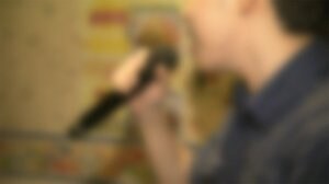 歌う人との間は2メートル以上 カラオケ業界団体