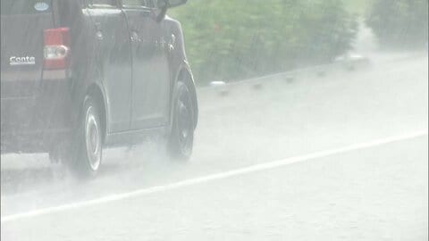 “滝のような雨”に警戒　台風26号あす関東に最接近へ　東京・八丈島では役場に避難所を設置