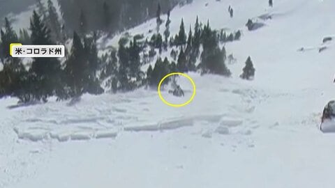 雪崩発生の一部始終　雪に流され男性が姿消す…木に捕まり助かるも肩を脱臼するケガ　発生しやすい傾斜は30度以上　アメリカ