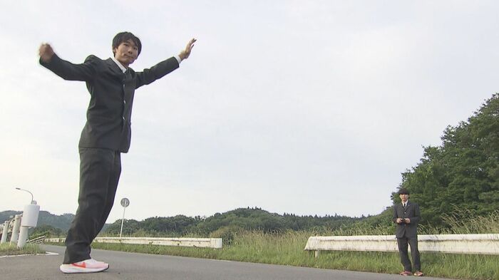 多くの車が行き交う中 交通整理を行った田中さん