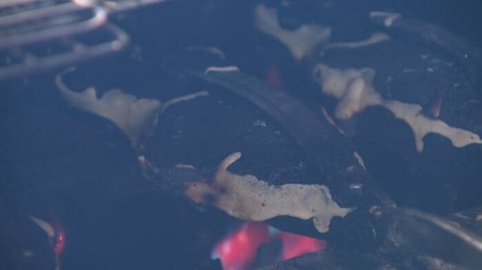 一つずつ丁寧に焼き上げる