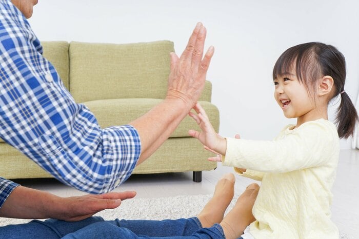 楽しくリラックスした雰囲気でいよう(画像はイメージ)