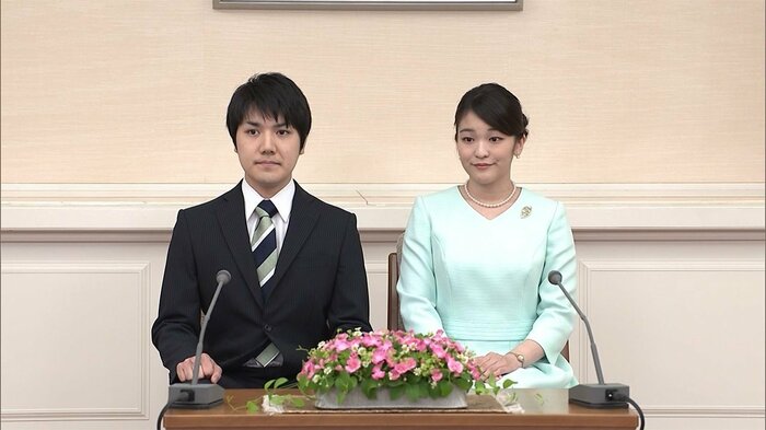 眞子さまと小室圭さんの「婚約内定記者会見」(2017年9月)