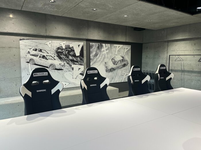 「AE86」をモチーフにした会議室