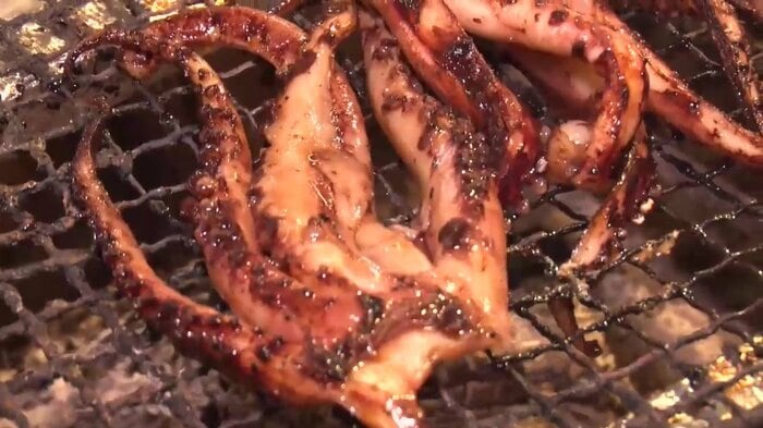 香ばしい香りが広がるイカゲソのポッポ焼き